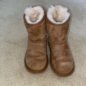 EUC UGG Short Classic Boot